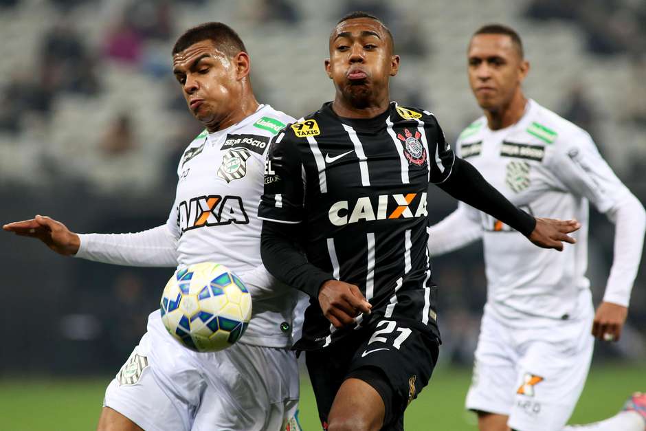Malcom quase marcou um golaço e levou o terror para a zaga do Figueira. Luís Moura/Gazeta Press